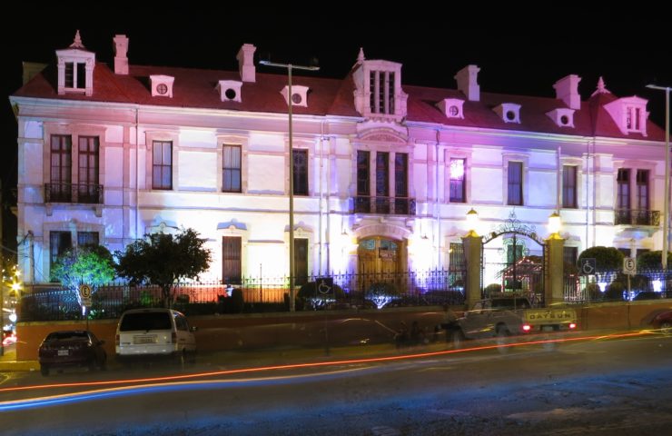 Casa Rule de Noche