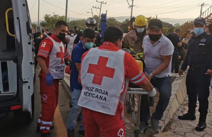 Mueren 53 migrantes en accidente de tráiler en Chiapas