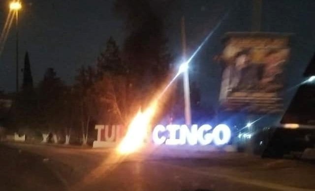 Queman letras monumentales de Tulancingo