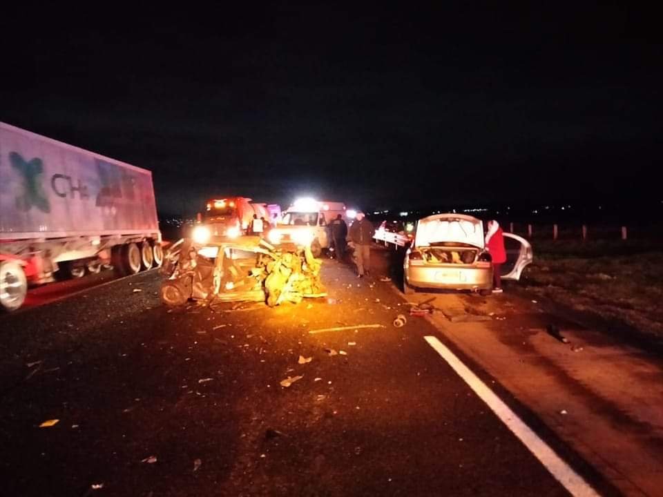 Choque entre trailer y carro deja un muerto en Tulancingo