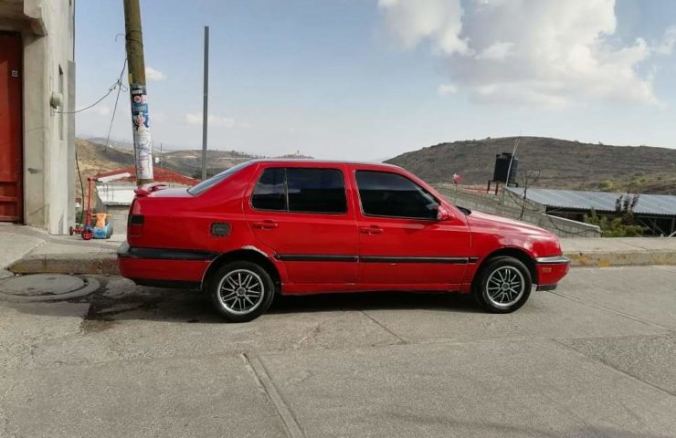 Le roban auto a policía de Pachuca