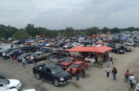 Tianguis de autos en Actopan