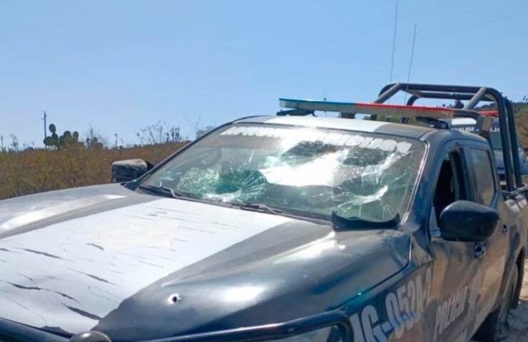 Huachicoleros atacan policías en San Agustín Tlaxiaca
