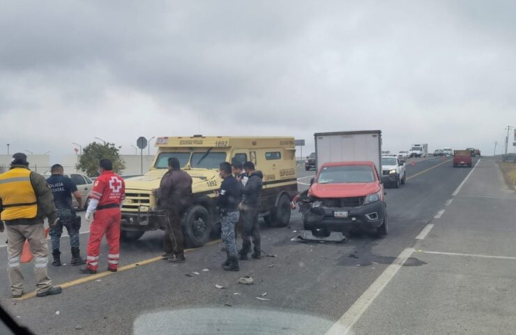 Choca contra camioneta de valores en Tulancingo