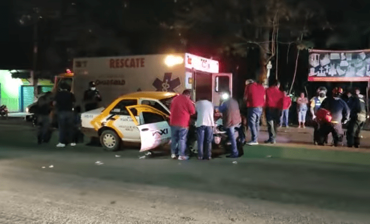 Choca taxi en Huejutla