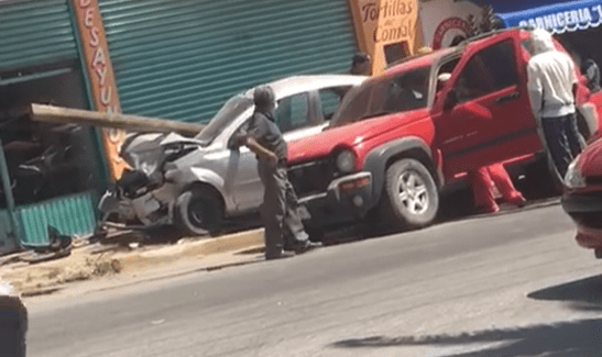 Pierde el control y choca en Las Palmas Pachuca