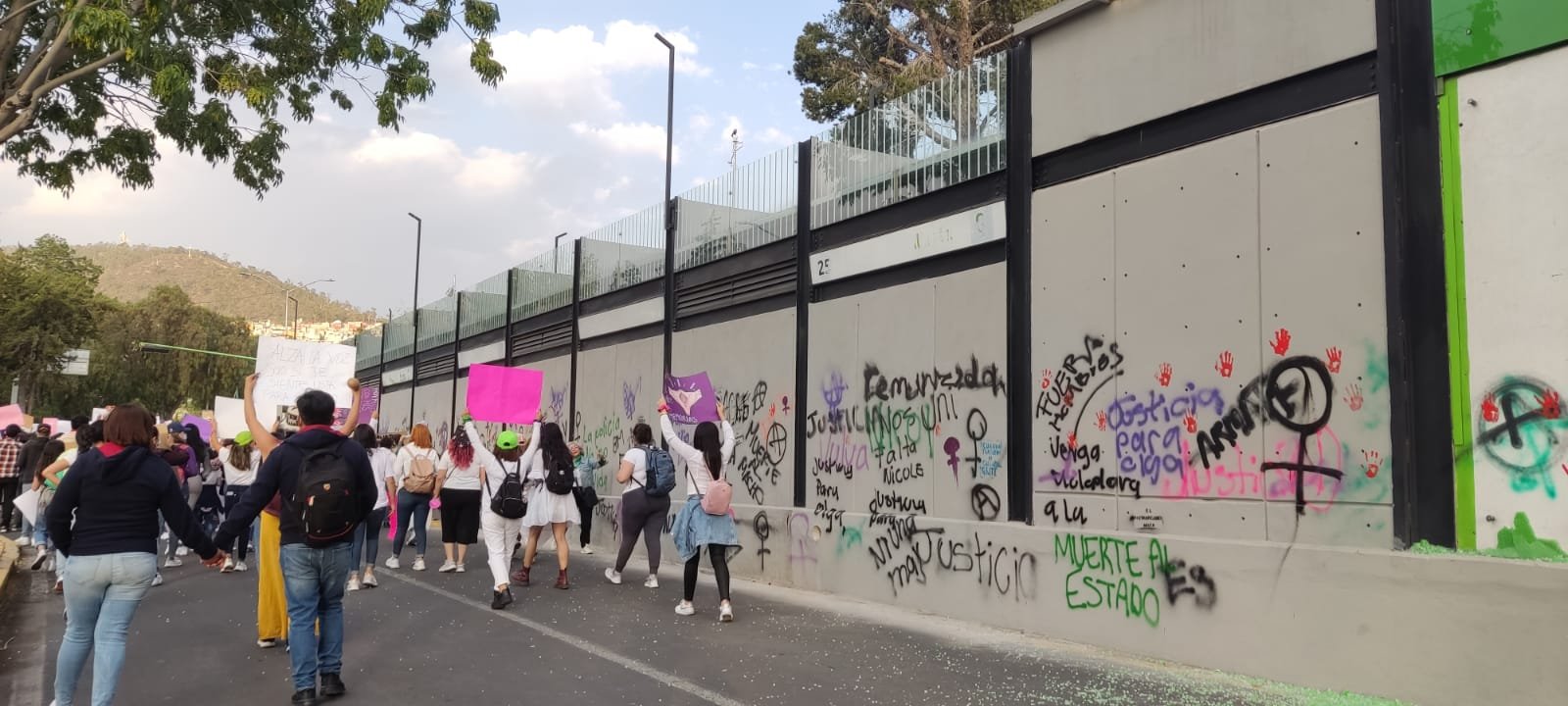 Daños a Tuzobús durante marcha del 8M en Pachuca » Hidalgo Ahora