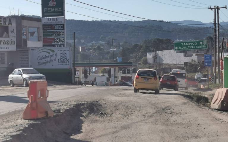 Abandonan obras de carretera en Zacualtipán