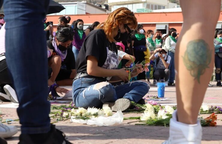 Velada feminista para exigir justicia en Plaza Juárez