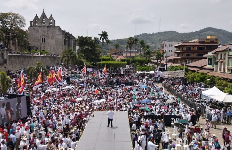 Julio Menchaca arranca campaña en Huejutla