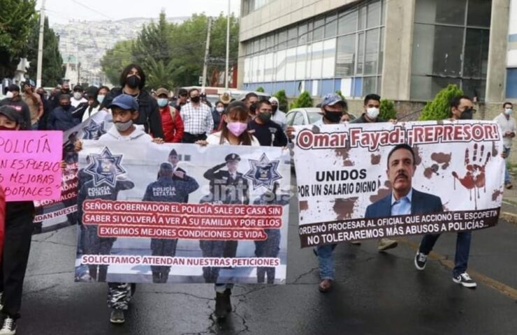 Policías estatales desaíran marcha en Pachuca