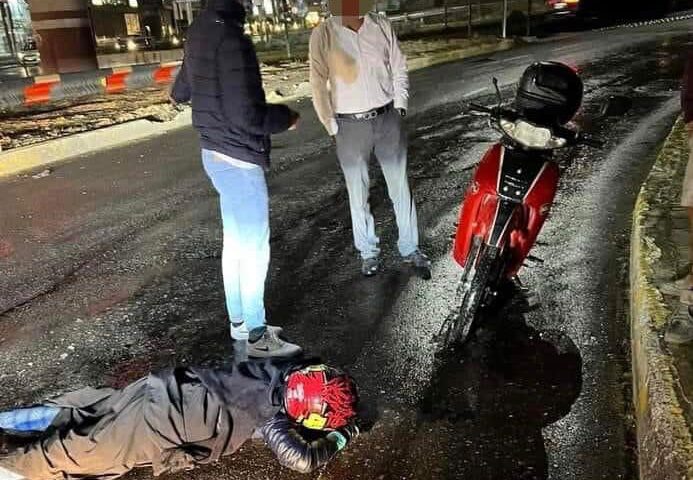 Motociclista derrapa en Pachuca