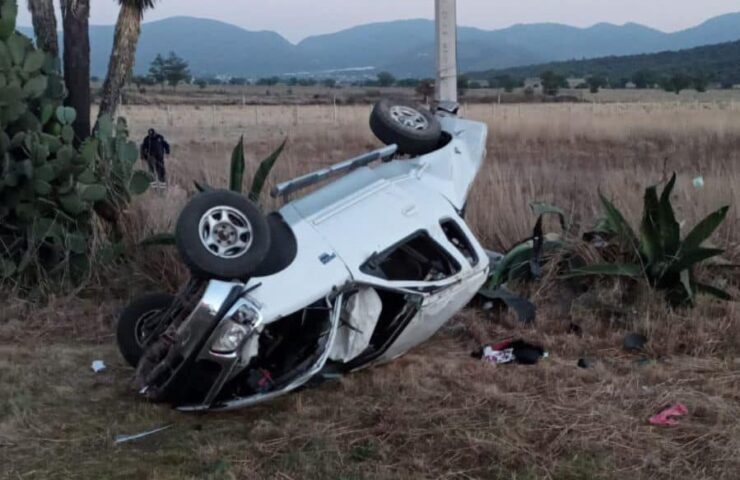 mueren 2 mujeres por volcadura en Zapotlán de Juárez