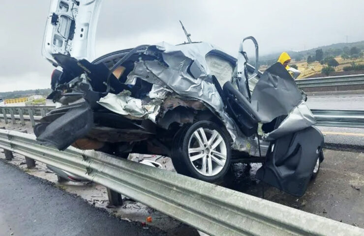 Vuelca auto en autopista Tuxpán México