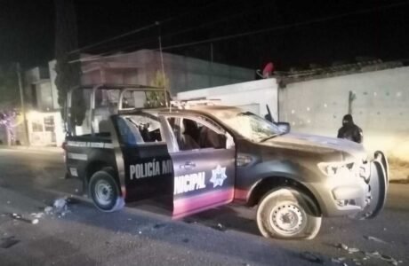 Pelea entre policías municipales y pobladores de Chilcuautla