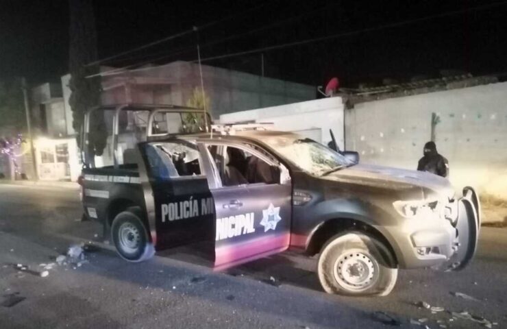 Pelea entre policías municipales y pobladores de Chilcuautla