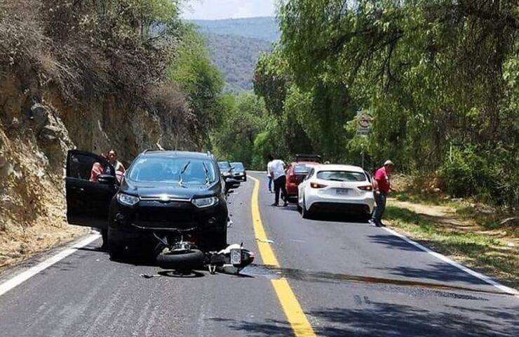 Choca y muere motociclista en San Agustín Metzquititlán