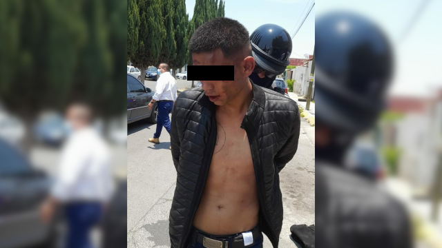 Taxistas detienen y golpean a presunto asaltante en Pachuca