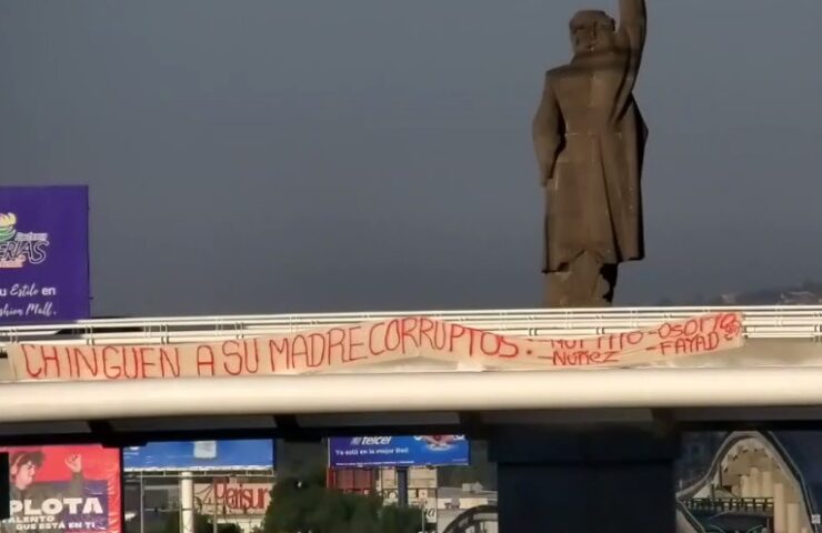 Narcomanta en el puente atirantado