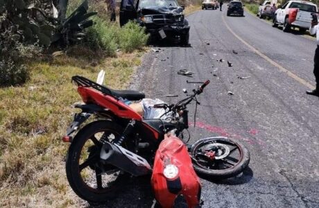 Mueren dos motociclistas por choque en Tepeapulco