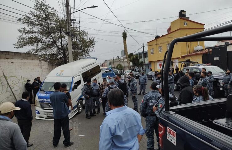 Antorchistas y policías se enfrentan en Pachuca