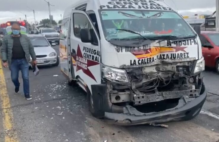 Múltiples heridos por choque de dos combis en Pachuca