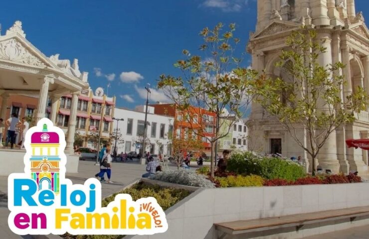 Imagen del Reloj Monumental de Pachuca con la leyenda Reloj en familia