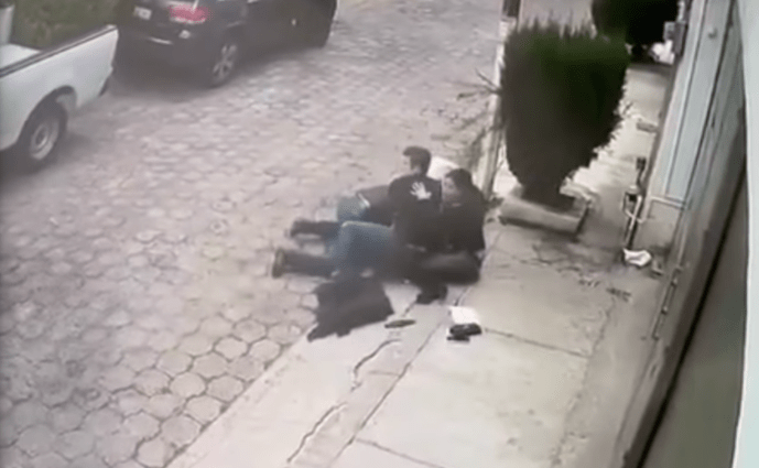 Víctimas de asalto someten a su agresor en una colonia de Pachuca