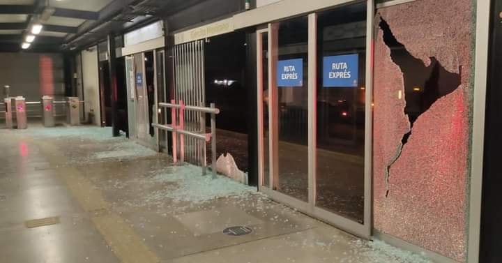 Un grupo de personas balacearon una estación del Tuzobús en Pachuca