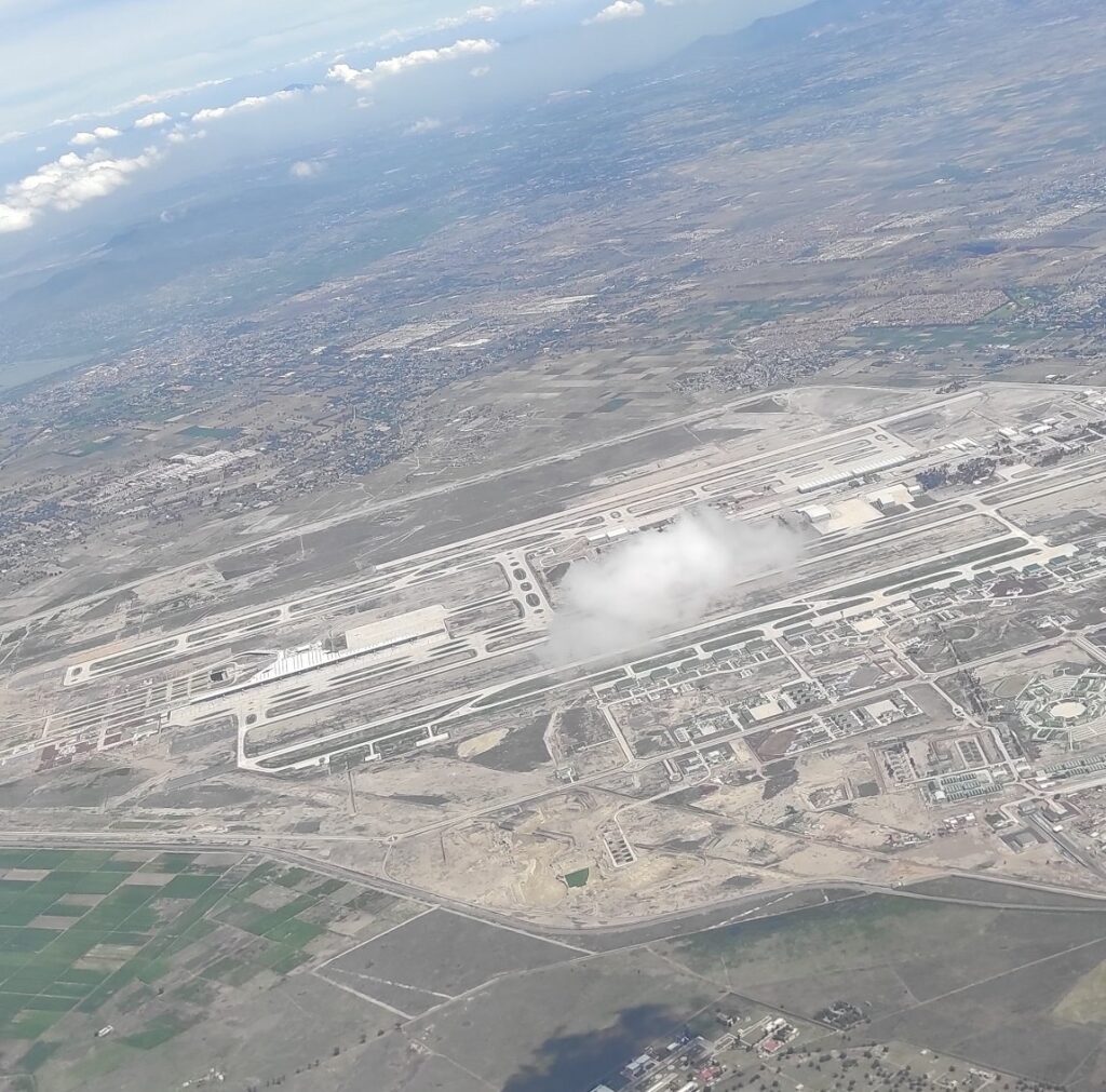 El aeropuerto de Santa Lucia visto desde un avión que despegó de dicho lugar