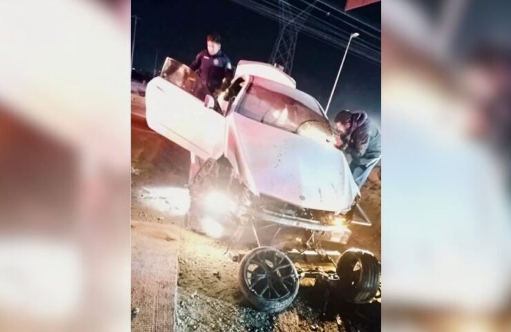 auto mercedez benz accidentado en bulevar Las Torres al sur de Pachuca, hubo muertos