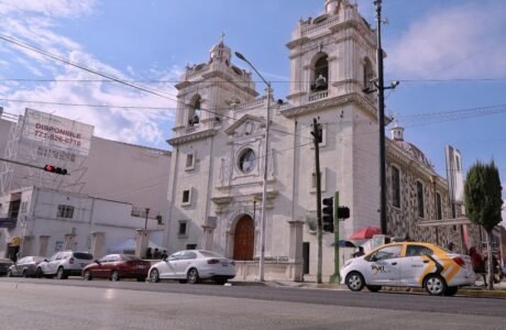 fachada principal de la villita en Pachuca